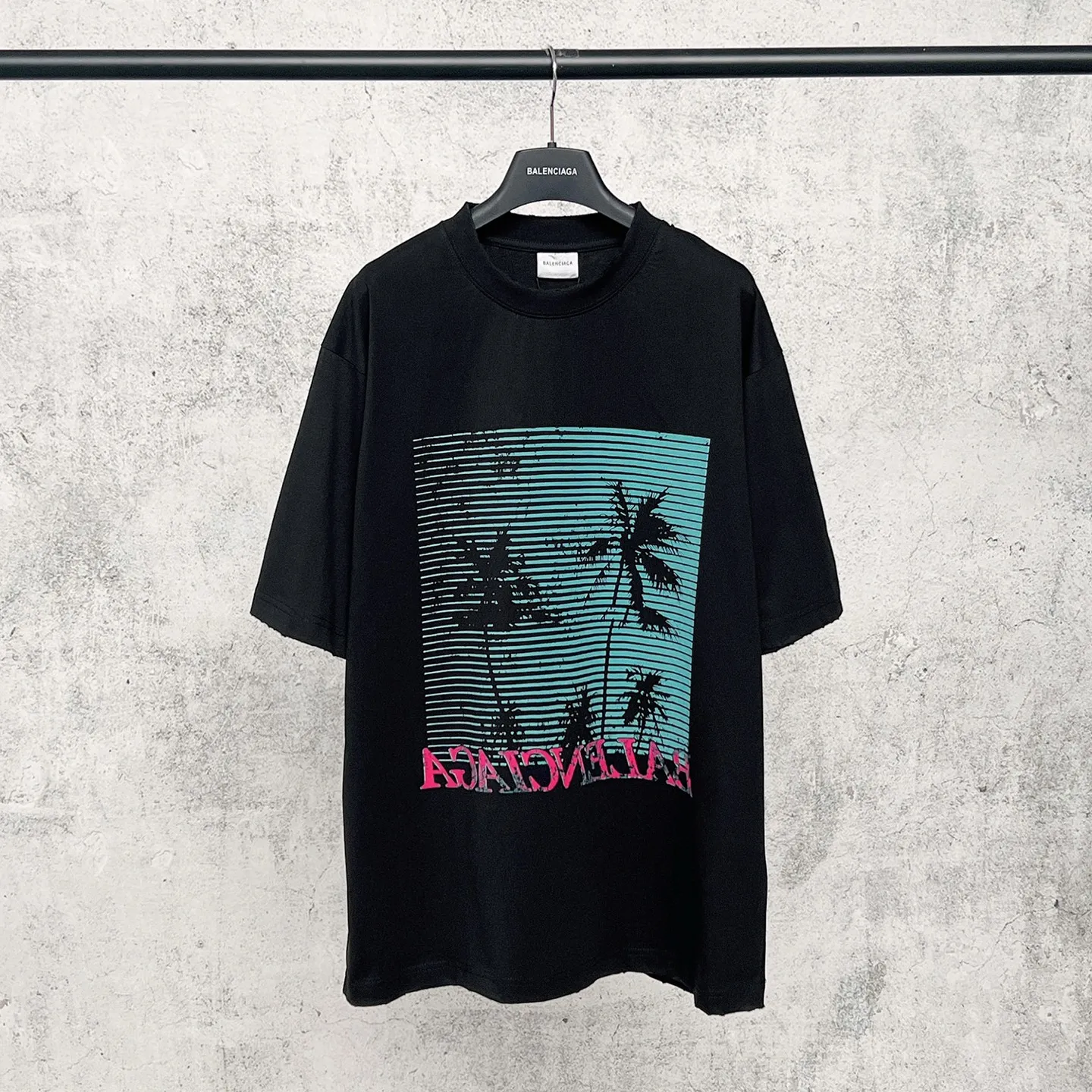【 . Quality】BALENCI*GA/ .SS 26 New Arrival 。 Balenclag* 🏝️ T 。 Retro 。 . Authentic 。 ！ ZP 。 260 ， . ， ， 。 。 ， 。 OS . Same Style ：BL 263783 ：Black Size：XS S M L